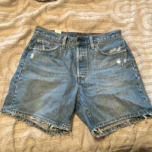 Levi’s 501 mid thigh Jean shorts